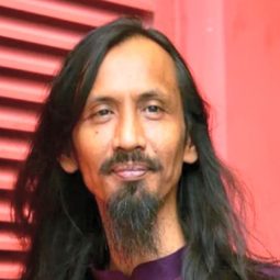 Sofi Jikan 飾演 Awang Sonar