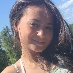 米婭·芙絲豪格·勞巴赫 飾演 Jenny Berg