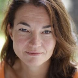 Karine Martin-Prevel 飾演 La mére de Dylan