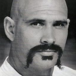 Nils Allen Stewart 飾演 Vern Van Zant