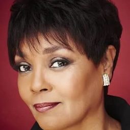 Claire Riley 飾演 Teacher