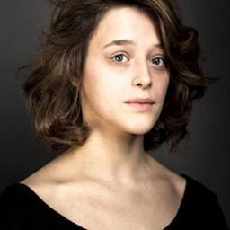 Adeline D'Hermy 飾演 Solène