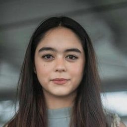 Yasamin Jasem 飾演 Dewi