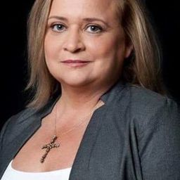 Noémia Costa 飾演 Eduarda