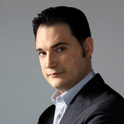 Francesco Demuro 飾演 Gabriele Adorno