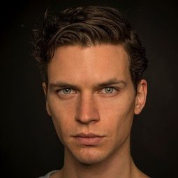 斯蒂法諾·羅西·佐丹尼 - 叛逆美聲演員 飾演Marc