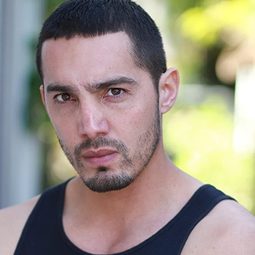 Alejandro Barrios - 六條道路通日落演員 飾演Camron