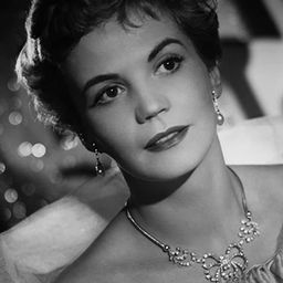 Annemarie Düringer 飾演 Pomme’s mother