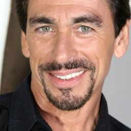 Nicholas Kadi - 火之戰演員 飾演Gaw