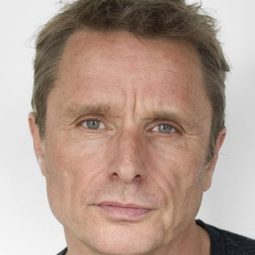 Dikran Tulaine 飾演 Guy Morgan