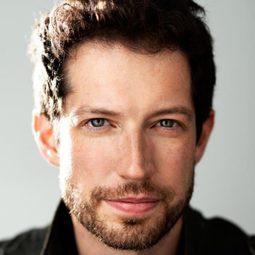 Tim Shelburne - Here Love Lies演員 飾演Michael