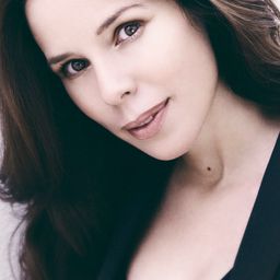 Athenea Mata 飾演 Sonia