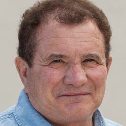 Sam Gauny - The Desperate Trail演員 飾演Wells Fargo Clerk