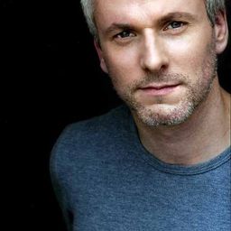 Michael Chase 飾演 Gale