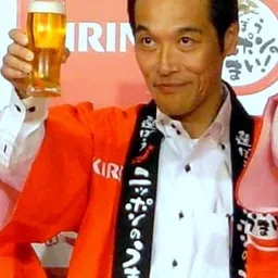 東國原英夫 飾演 