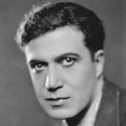 Arthur Edmund Carewe 飾演 Ledoux