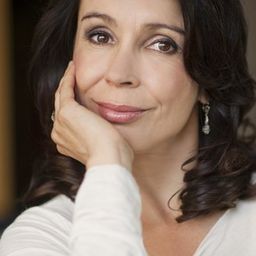 Nela Boudová 飾演 Služebná (voice)