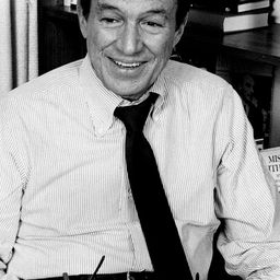 Mike Wallace 飾演 Self