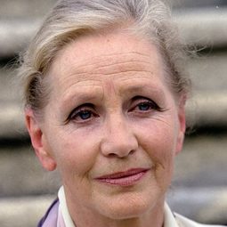 Anna Milewska 飾演 Hulanicki's wife