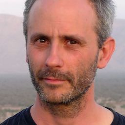 Colin Niel 飾演 Cooperative seller