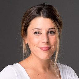 瓦萊麗亞·羅斯 飾演 