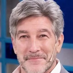 Pachu Peña 飾演 Self