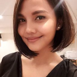 Valerie Krasnadewi 飾演 Mrs. Ajeng