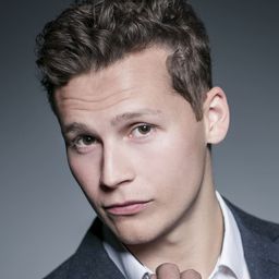 詹姆斯·G·努 - 模仿遊戲演員 飾演Sherborne Student 2