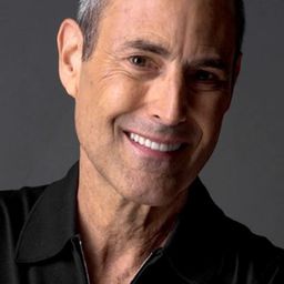 Uri Geller 飾演 Male Detective