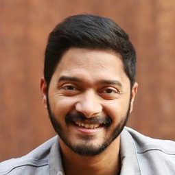 Shreyas Talpade - Kartam Bhugtam演員 飾演Dev Joshi