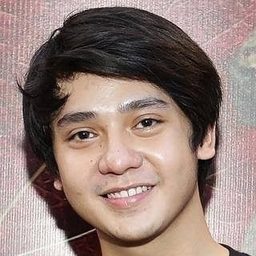 Arbani Yasiz 飾演 Fadhil