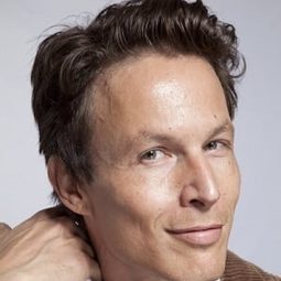 羅貝托·澤貝提 飾演 Galberti