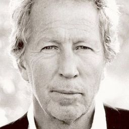 Hartmut Becker 飾演 Corporal Ralph Clarke