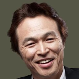 Lee Yang-hee 飾演 Lawyer
