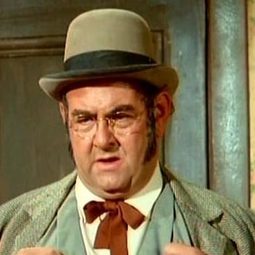 Larry D. Mann 飾演 Dr. Eric Mabouse