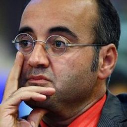 Ardeshir Rostami 飾演 Sociologist