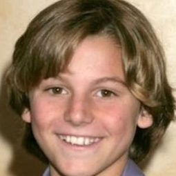 Rory Thost - 他是個惡霸，查理·布朗演員 飾演Pepperment Patty (voice)