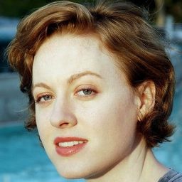 Shay Astar 飾演 Young Samantha