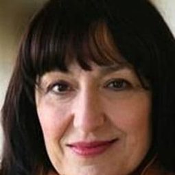 Beverley Klein 飾演 Mrs. Thimble (voice)