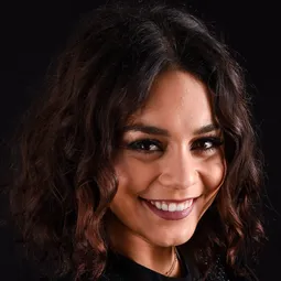 雲妮莎夏芝絲 飾演 Kelly