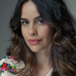 Eline Porto 飾演 Izabel