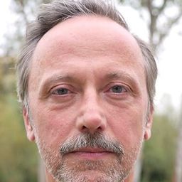 Jean-Luc Vincent 飾演 Alain