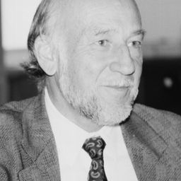 Adolfo Marsillach 飾演 José Manuel Varela