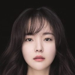 金彩恩 飾演 Si-kyung