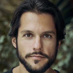 Shahar Isaac 飾演 Simon Peter