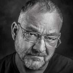 史蒂夫·蓋伯斯 - 橙色狂熱演員 飾演Portier AZC