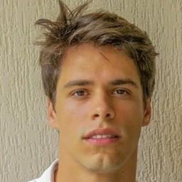 卡約·維加齊 飾演 Nando