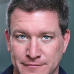 Stoney Westmoreland 飾演 Connor Riley