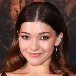 凱蒂·道格拉斯 飾演 Young Saffron