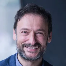 Angelo Libri - Bolgia totale演員 飾演Dottore